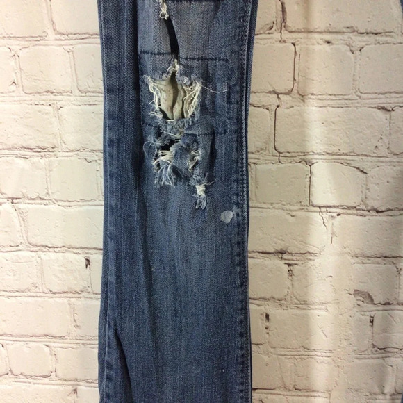 Junior’s Red Rivet Distressed Medium Wash Denim Blue Jeans - Size 5 - Picture 4 of 10